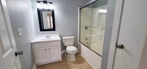 Bath - 902 W 5th St, Corbin, KY 40701 photo 3 of 3