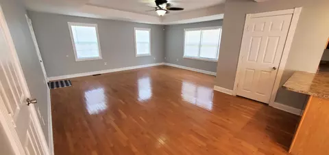 Living - 902 W 5th St, Corbin, KY 40701 photo 2 of 2