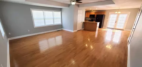 Living - 902 W 5th St, Corbin, KY 40701 photo 1 of 2