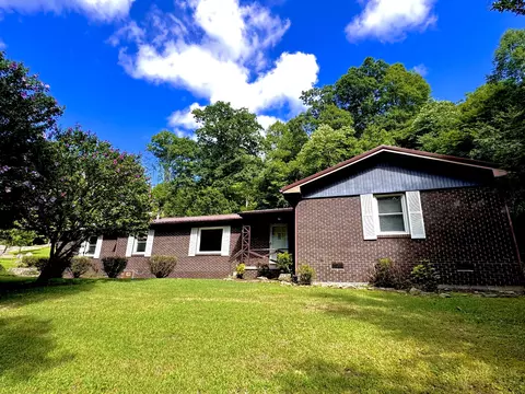 383 Paula Drive Dr, Pineville, KY 40977