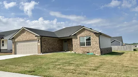 140 Stillwater Dr, Berea, KY 40403