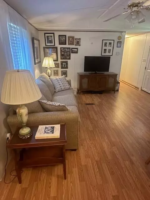 Living - 45 Region Dr, Corbin, KY 40701 photo 2 of 2