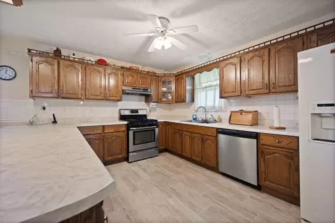 Kitchen - 1085 Moberly Bend Rd, Corbin, KY 40701 photo 1 of 3