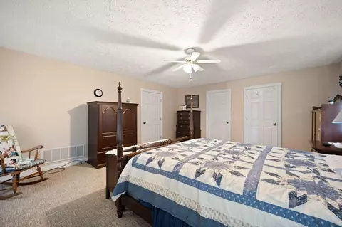 Bedroom - 1085 Moberly Bend Rd, Corbin, KY 40701 photo 3 of 10