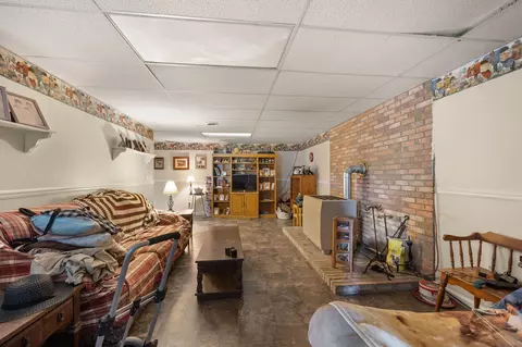 Living - 1085 Moberly Bend Rd, Corbin, KY 40701 photo 5 of 5