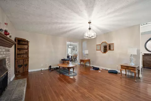 Living - 1085 Moberly Bend Rd, Corbin, KY 40701 photo 3 of 5