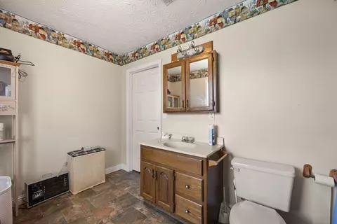 Bath - 1085 Moberly Bend Rd, Corbin, KY 40701 photo 7 of 7