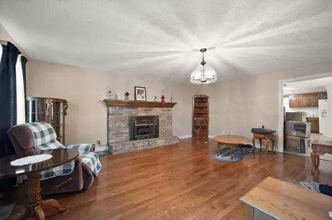 Living - 1085 Moberly Bend Rd, Corbin, KY 40701 photo 1 of 5