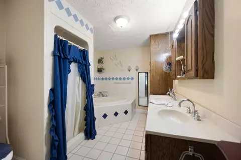 Bath - 1085 Moberly Bend Rd, Corbin, KY 40701 photo 1 of 7