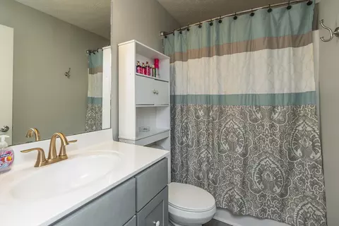 Bath - 140 Sidewinder Dr, Georgetown, KY 40324 photo 2 of 2