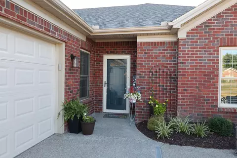 2031 Berry Hill Dr, Frankfort, KY 40601