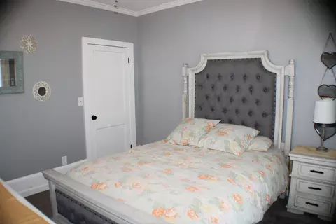 Bedroom - 1408 Exeter Ave, Middlesboro, KY 40965 photo 3 of 6