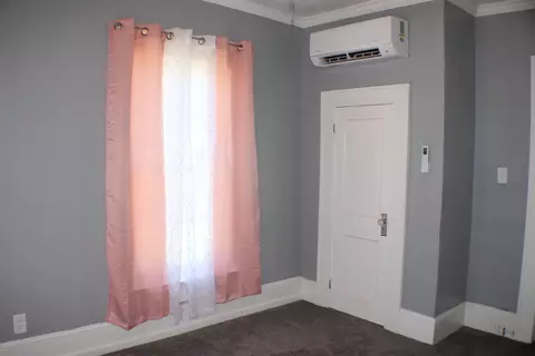 Bedroom - 1408 Exeter Ave, Middlesboro, KY 40965 photo 5 of 6
