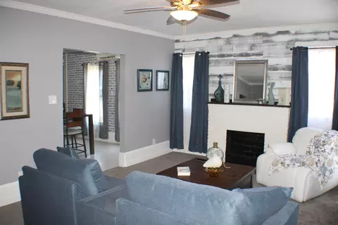 Living - 1408 Exeter Ave, Middlesboro, KY 40965 photo 1 of 2