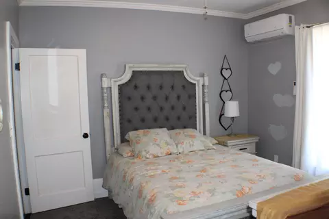 Bedroom - 1408 Exeter Ave, Middlesboro, KY 40965 photo 2 of 6