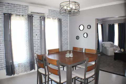 Dining - 1408 Exeter Ave, Middlesboro, KY 40965 photo 1 of 2