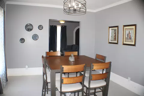 Dining - 1408 Exeter Ave, Middlesboro, KY 40965 photo 2 of 2