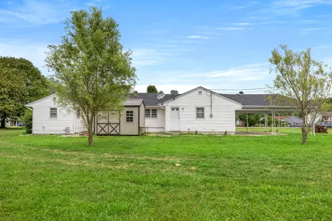 Exterior - 1237 E College Ave, Stanton, KY 40380 photo 4 of 4