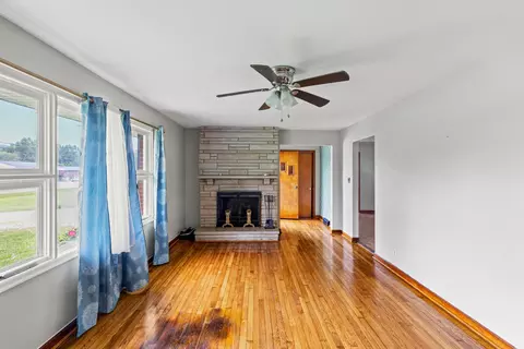 Living - 1237 E College Ave, Stanton, KY 40380 photo 2 of 4