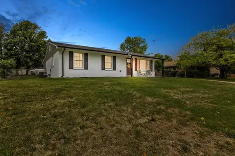 211 Mt Vernon Dr, Georgetown, KY 40324
