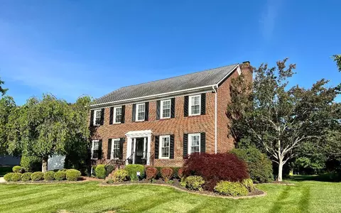 5015 Venetian Way, Versailles, KY 40383