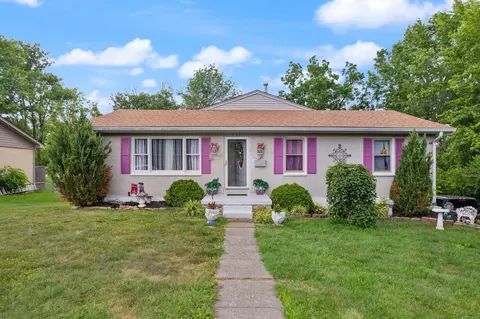 102 Suzanne St, Lawrenceburg, KY 40342