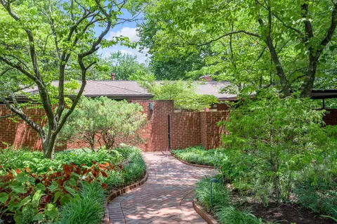 973 Holly Springs Dr, Lexington, KY 40504