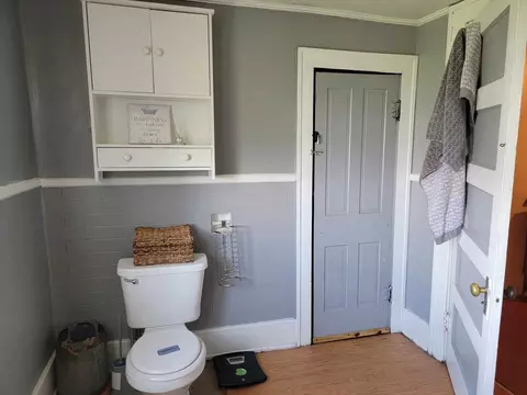 Bath - 159 E Walnut St, Mount Olivet, KY 41064 photo 3 of 5