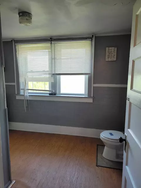 Bath - 159 E Walnut St, Mount Olivet, KY 41064 photo 5 of 5
