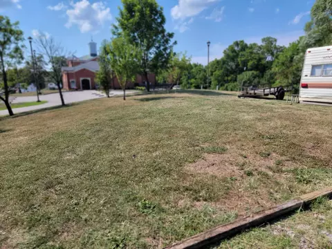 Exterior - 159 E Walnut St, Mount Olivet, KY 41064 photo 3 of 13