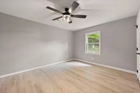 Bedroom - 1018 W 4th St, Corbin, KY 40701 photo 3 of 10