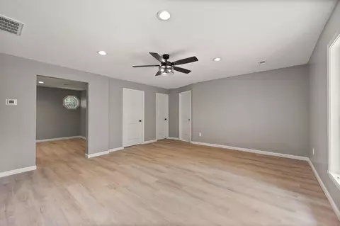 Living - 1018 W 4th St, Corbin, KY 40701 photo 3 of 3