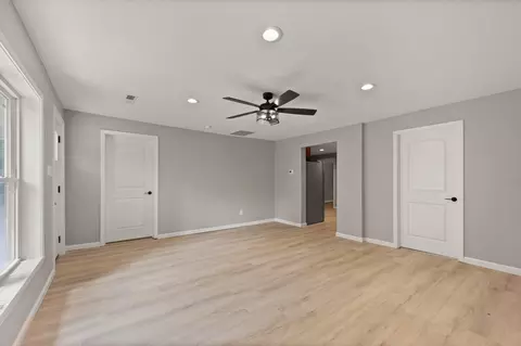 Living - 1018 W 4th St, Corbin, KY 40701 photo 1 of 3