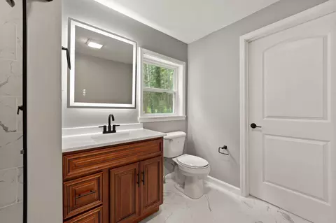 Bath - 1018 W 4th St, Corbin, KY 40701 photo 2 of 3