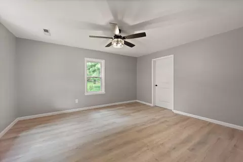 Bedroom - 1018 W 4th St, Corbin, KY 40701 photo 5 of 10