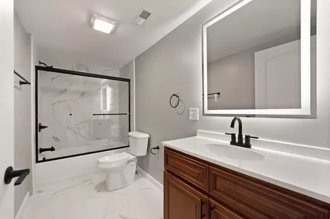 Bath - 1018 W 4th St, Corbin, KY 40701 photo 3 of 3