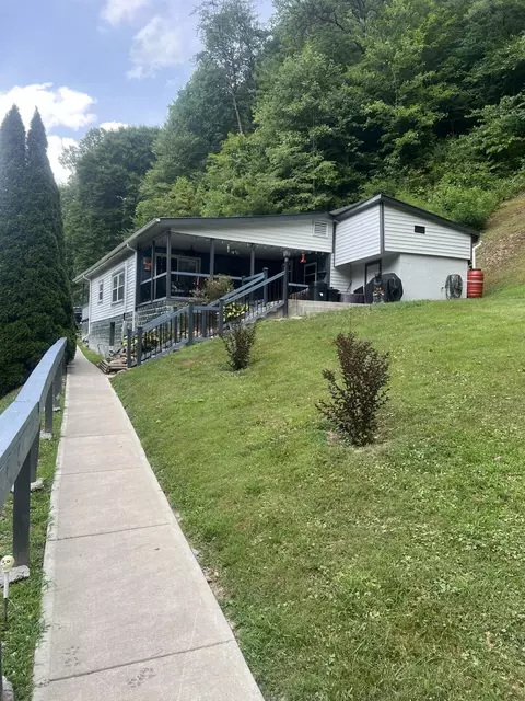 597 Haus Branch Br, Banner, KY 41603