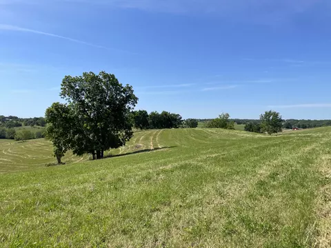 662 Creekside Farms Dr, Cynthiana, KY 41031