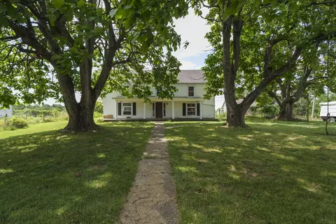 2894 Gumlick Rd, Falmouth, KY 41040