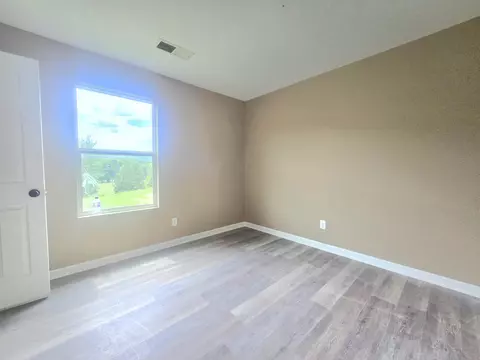 Bedroom - 2427 Lambert Rd, Berea, KY 40403 photo 3 of 3