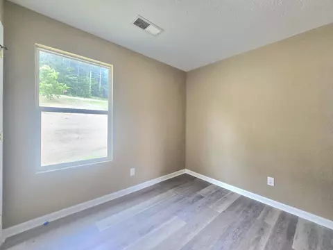 Bedroom - 2427 Lambert Rd, Berea, KY 40403 photo 2 of 3