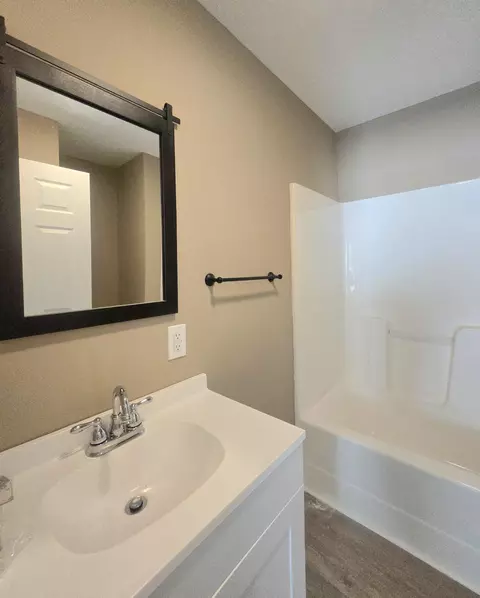Bath - 2427 Lambert Rd, Berea, KY 40403 photo 1 of 2