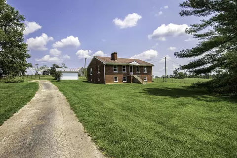 915 Glass Pike, Stamping Ground, KY 40379