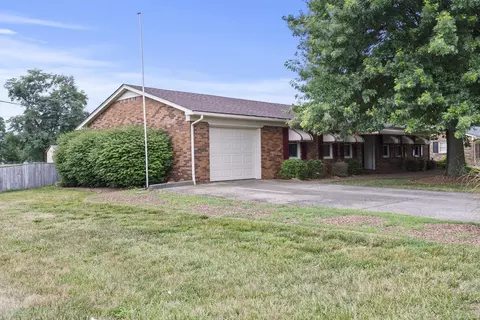 Exterior - 116 Paddock Dr, Versailles, KY 40383 photo 2 of 8
