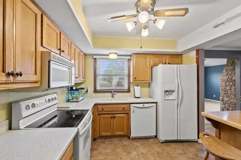 Kitchen - 116 Paddock Dr, Versailles, KY 40383 photo 2 of 3