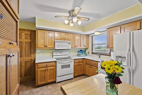 Kitchen - 116 Paddock Dr, Versailles, KY 40383 photo 1 of 3