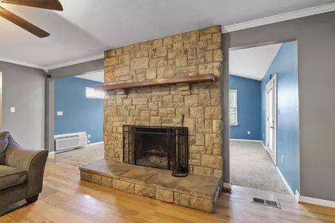 Living - 116 Paddock Dr, Versailles, KY 40383 photo 5 of 6