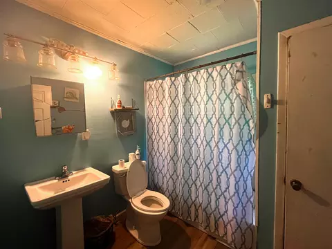 Bath - 95 E Cypress St, Corbin, KY 40701 photo 1 of 2