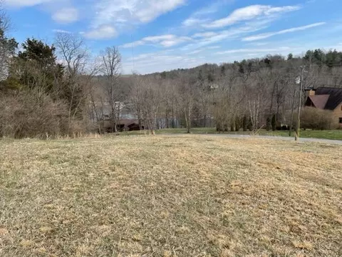 271 Donmar Dr, Lancaster, KY 40444