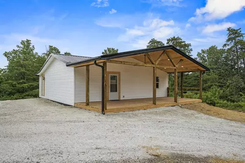 2588 Virden Rdg, Clay City, KY 40312